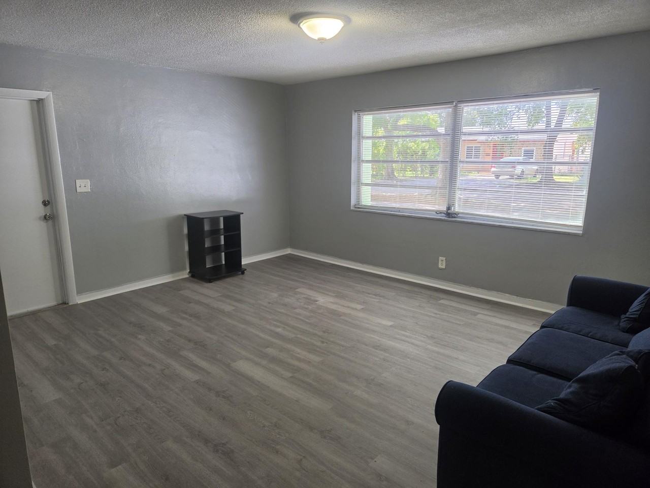2031 Dewey St #101 - Photo 2 of 20