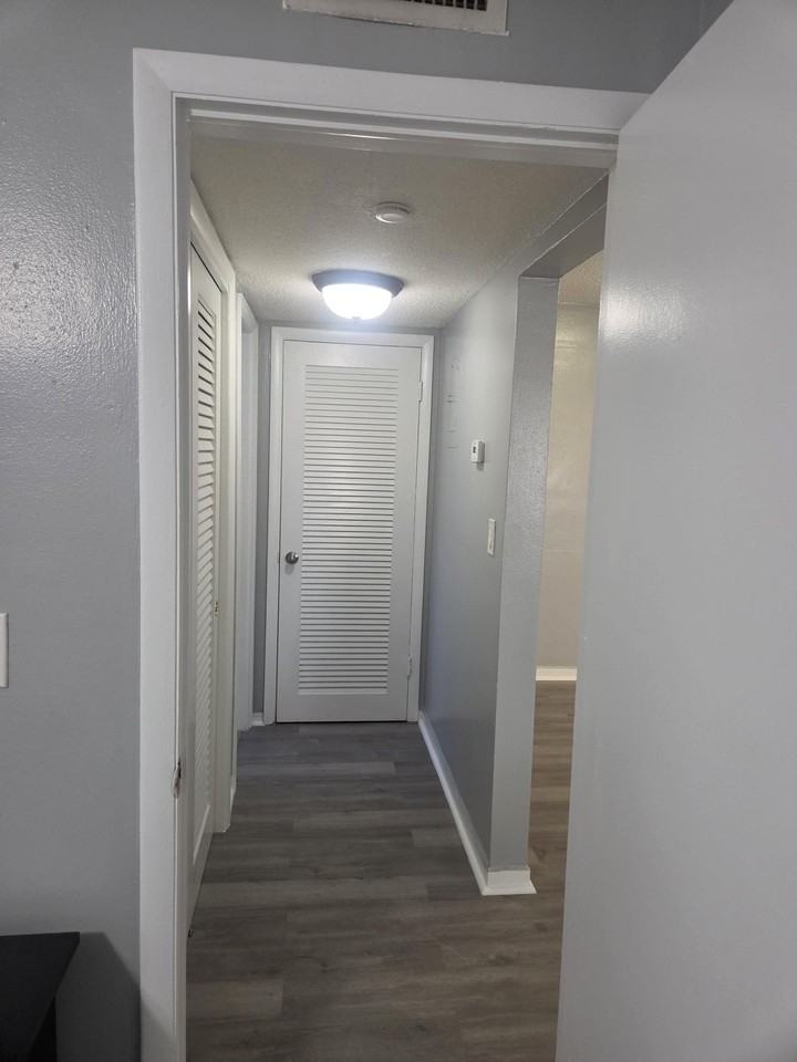 2031 Dewey St #101 - Photo 6 of 20