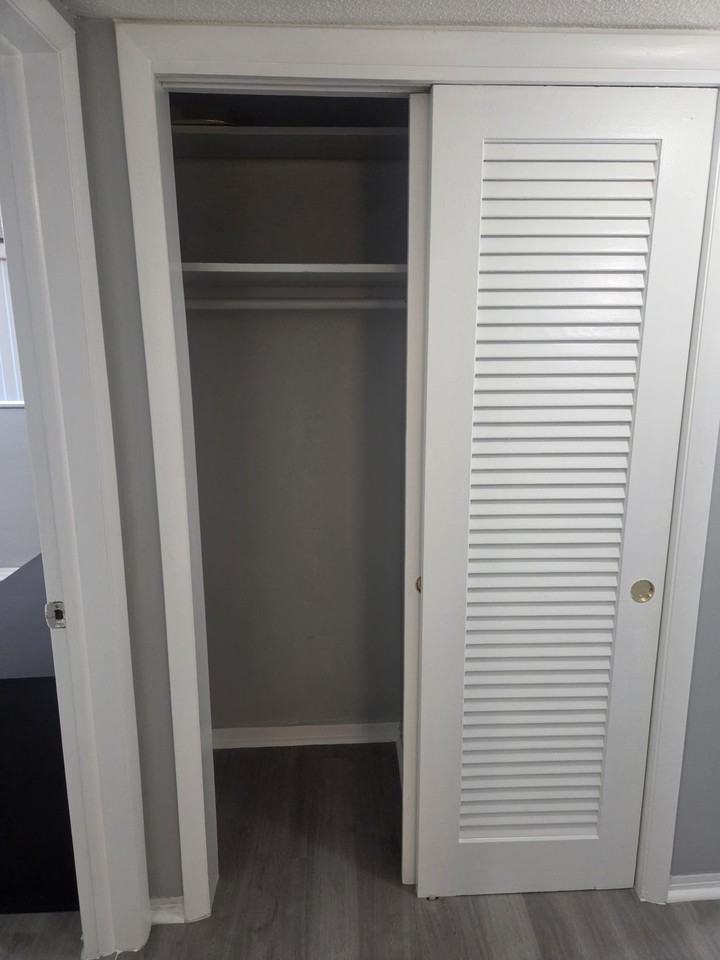 2031 Dewey St #101 - Photo 7 of 20