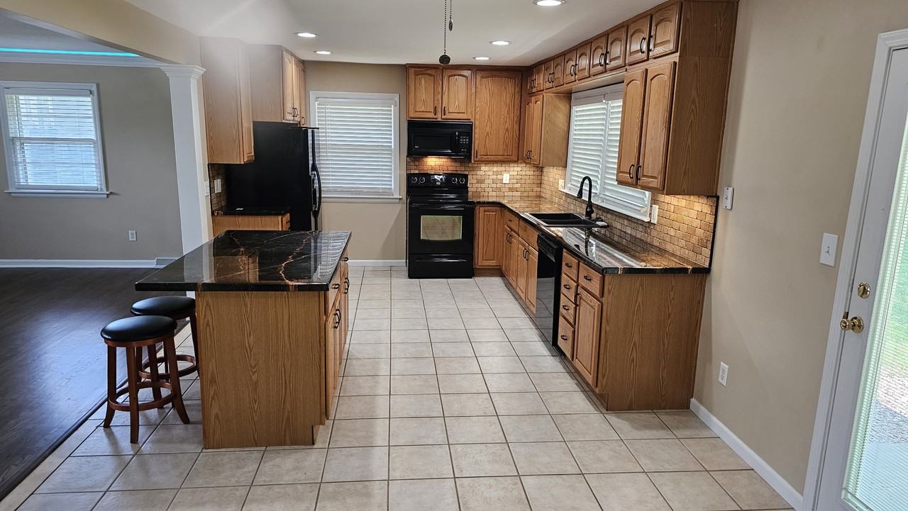 5830 Perry Ln #NA - Photo 4 of 22