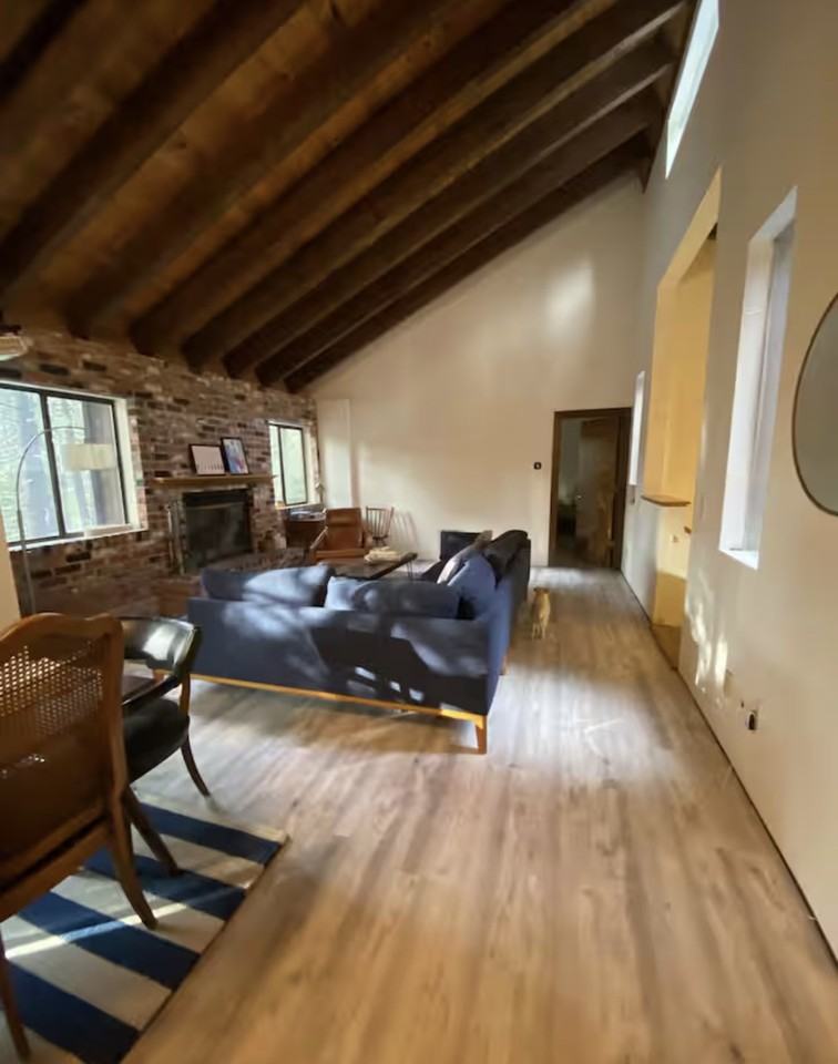 1647 Thunderbird Drive - Photo 3 of 11