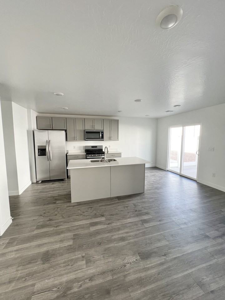 308 W 2025 N #308 - Photo 2 of 9