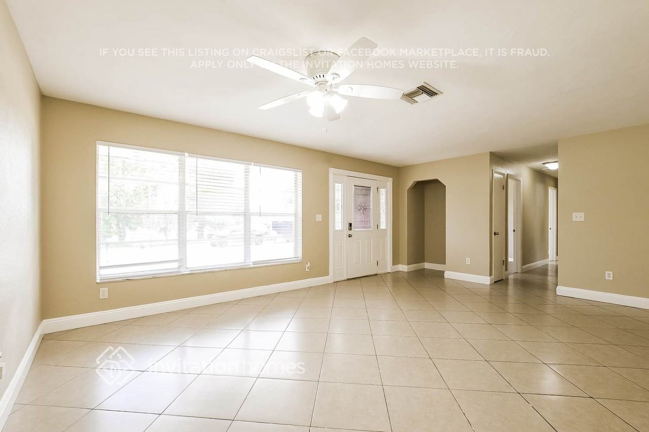 1324 W Hartley Cir - Photo 4 of 17