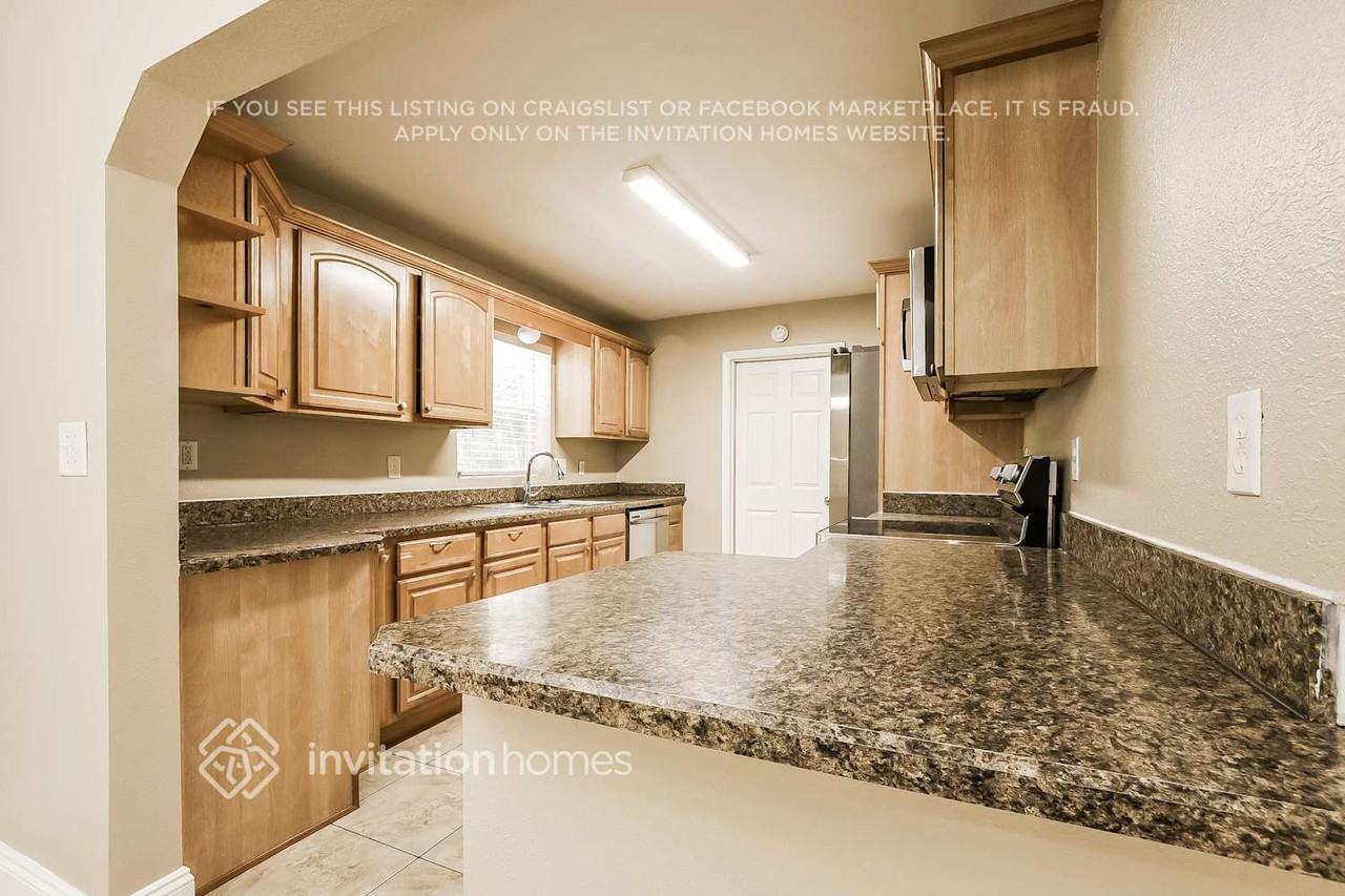 1324 W Hartley Cir - Photo 7 of 17
