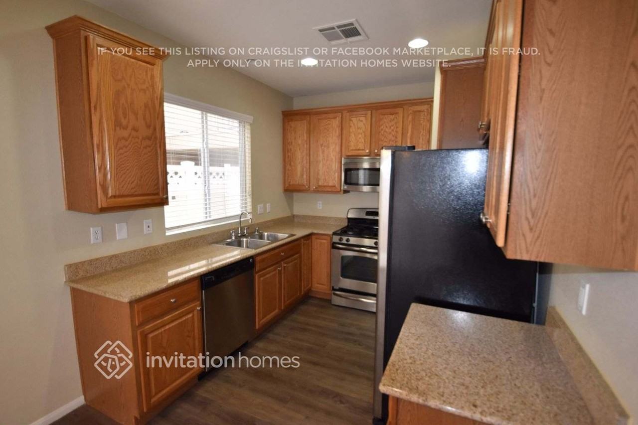10437 Amber Night St - Photo 4 of 19