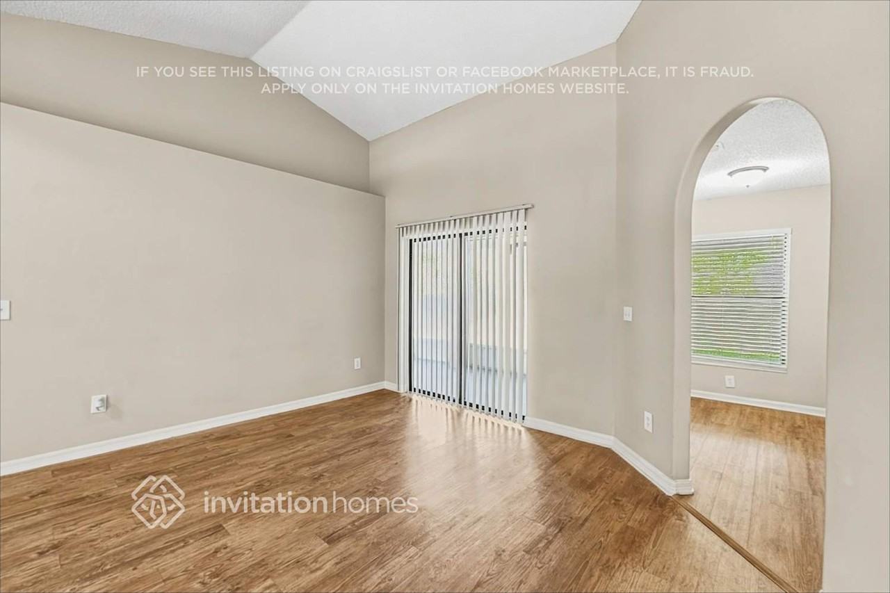 2621 Alclobe Cir - Photo 4 of 21