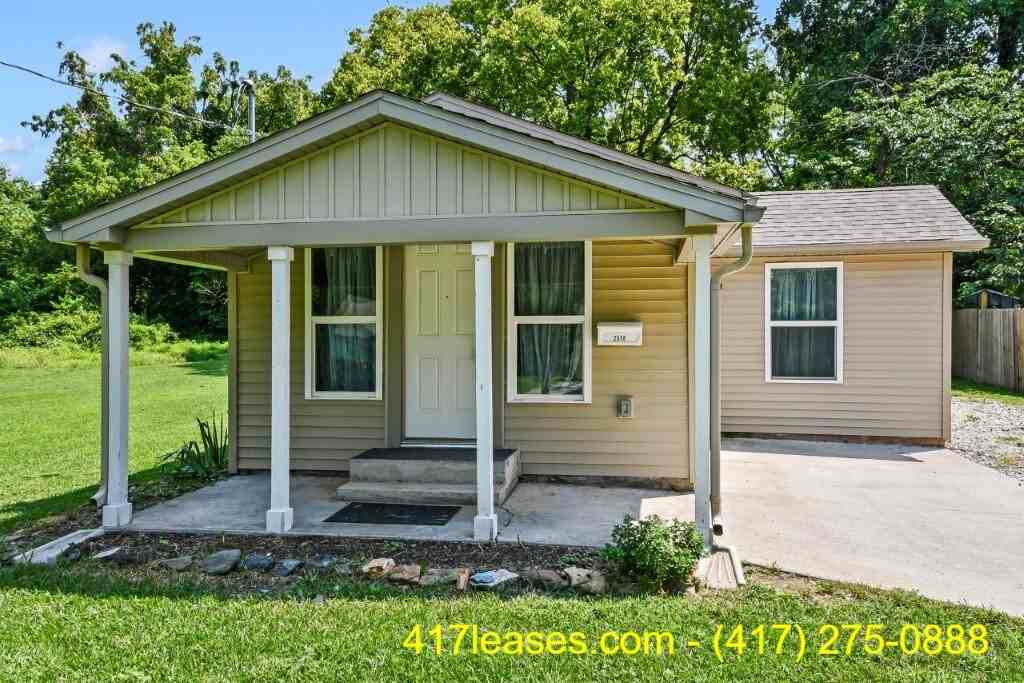 2518 N Weller Ave #1 - Photo 2 of 31