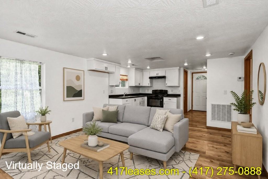 2518 N Weller Ave #1 - Photo 3 of 31