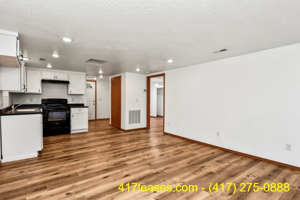 2518 N Weller Ave #1 - Photo 5 of 31