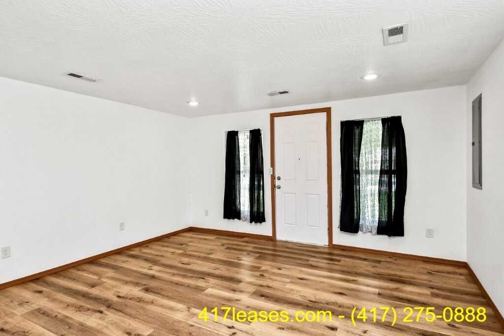 2518 N Weller Ave #1 - Photo 6 of 31