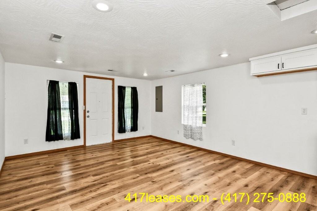 2518 N Weller Ave #1 - Photo 7 of 31