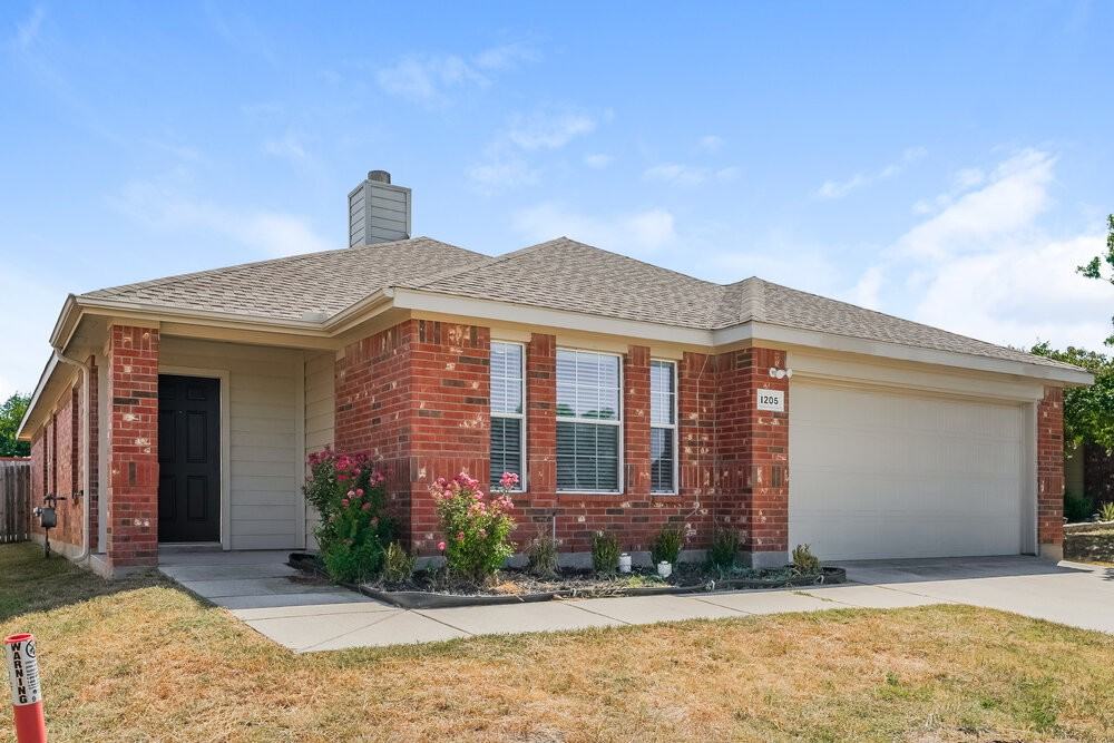 1205 Artesia Dr - Photo 3 of 16