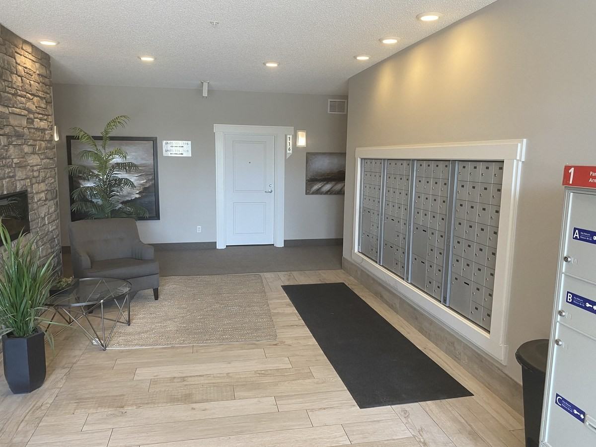 12804 140 Ave Nw - Photo 4 of 19