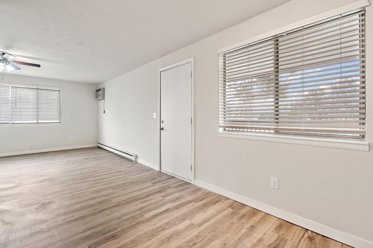 563 S Curtis Rd - Photo 7 of 50