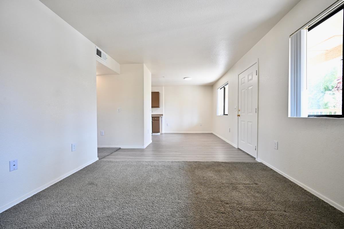 9422 E Broadway Rd