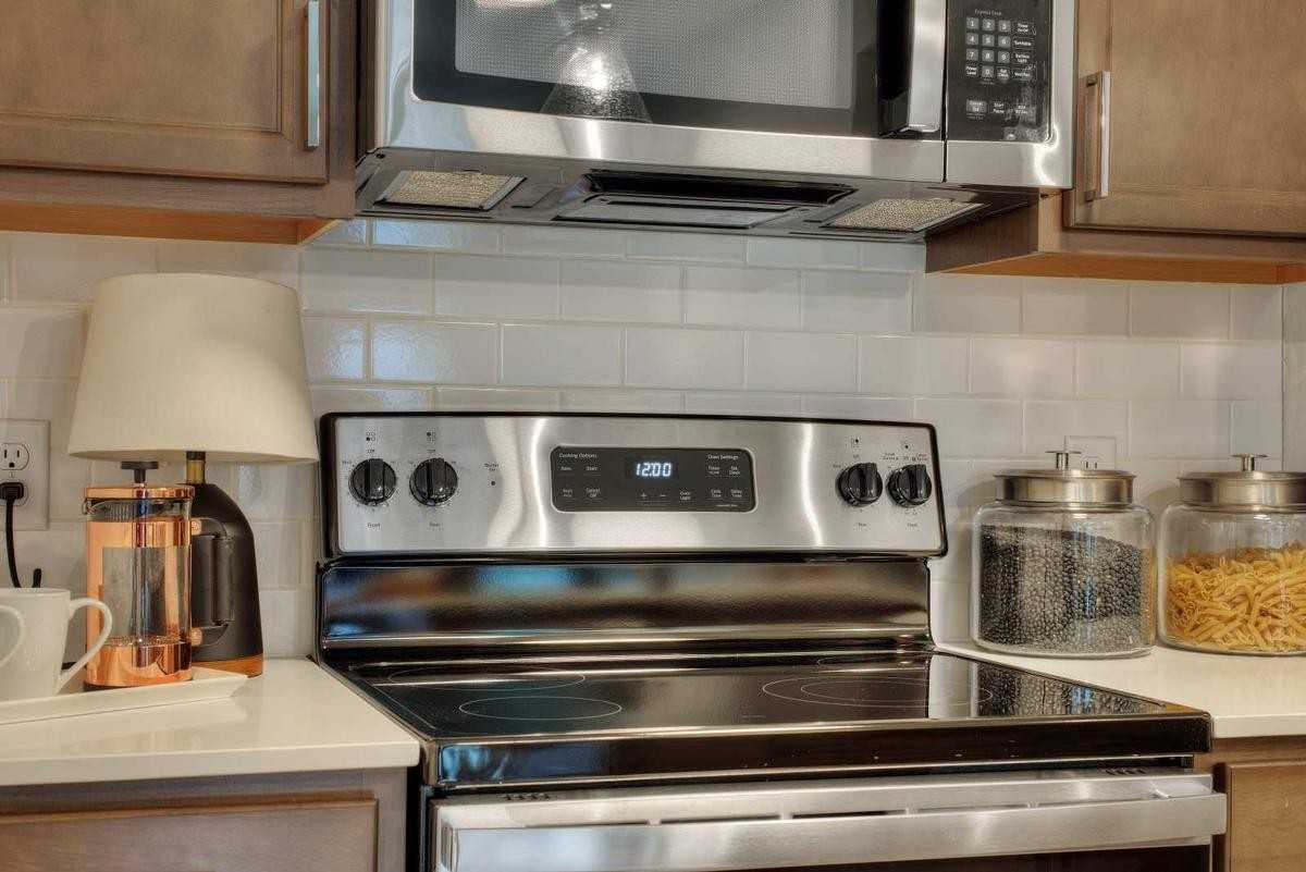 7722 176th St E - Photo 6 of 36