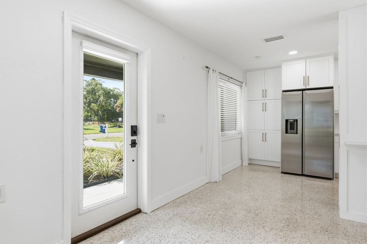 2488 Del Rio Way #1 - Photo 6 of 37