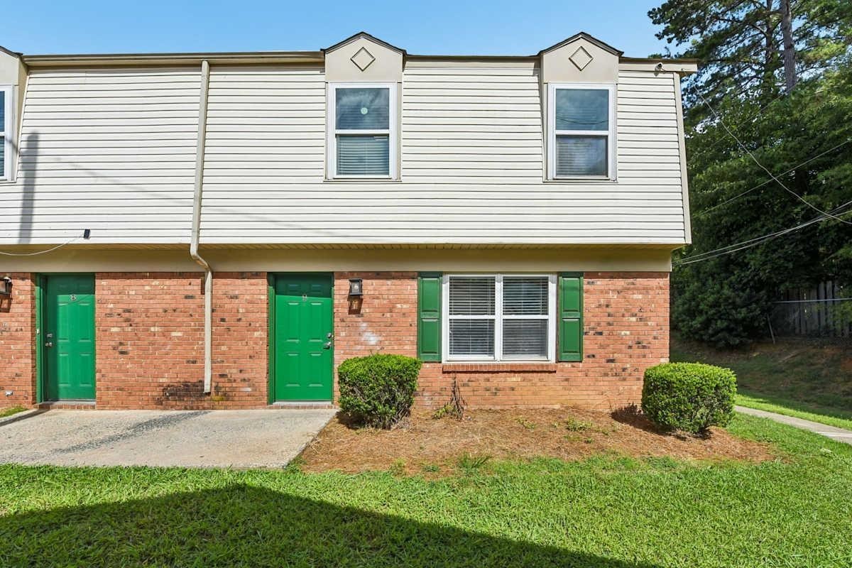 1351 Sharon Rd W