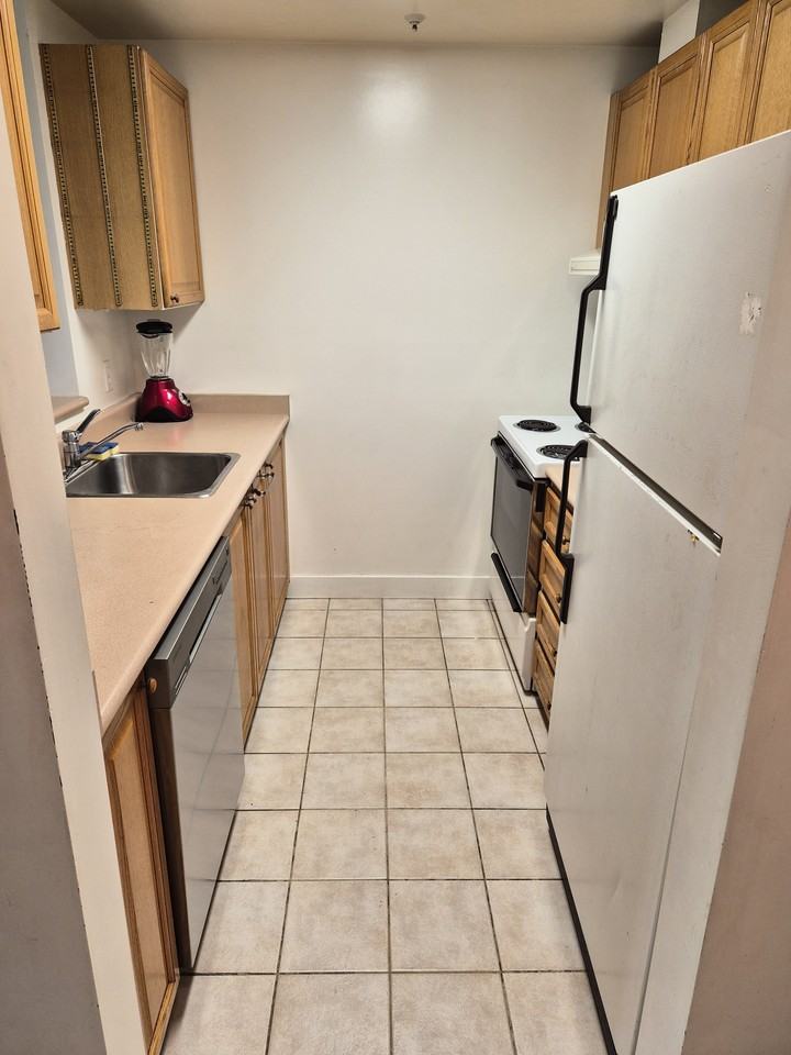 811 Helmcken Street #307 - Photo 5 of 40