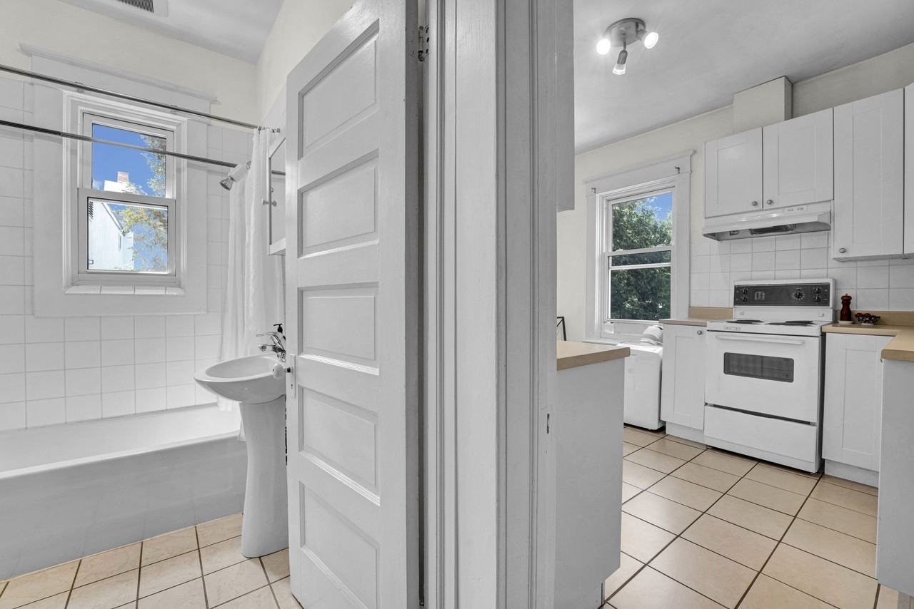 172 Ivy Crescent #2 - Photo 5 of 18