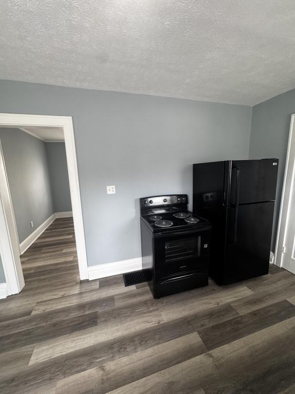 5711 Warren Ave - Photo 3 of 8