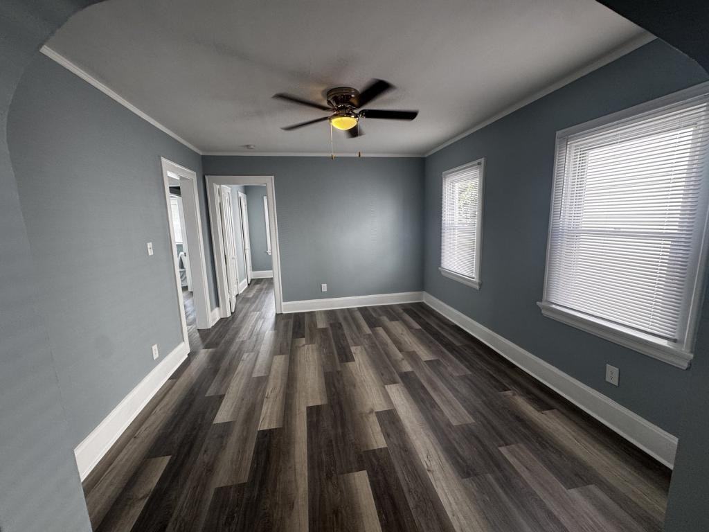 5711 Warren Ave - Photo 5 of 8
