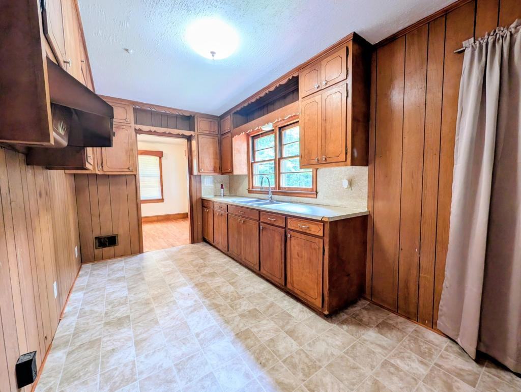 2479 E Main St - Photo 4 of 14