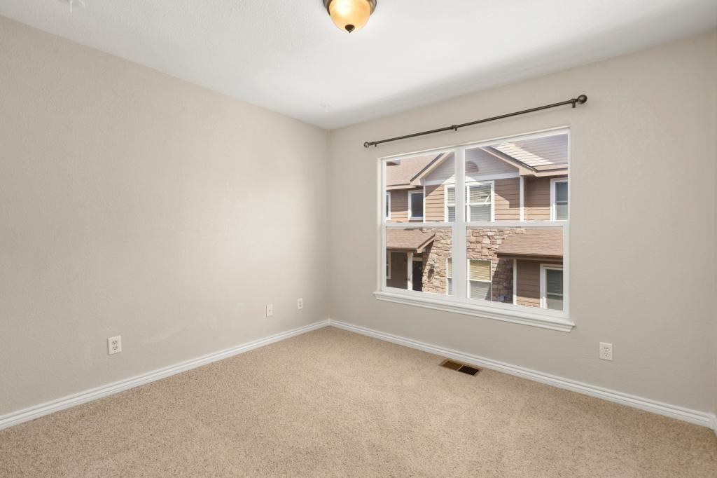 5551 29th St - Photo 4 of 15