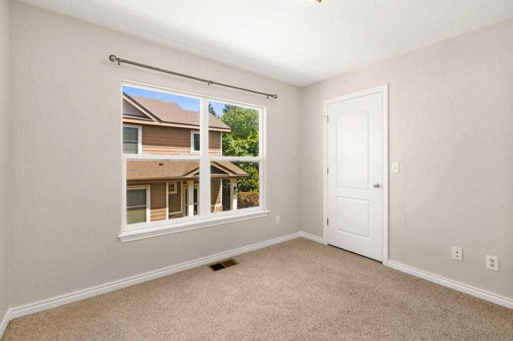 5551 29th St - Photo 5 of 15