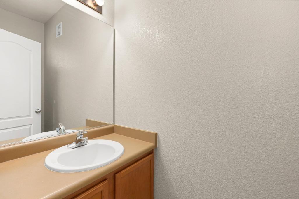 5551 29th St - Photo 6 of 15