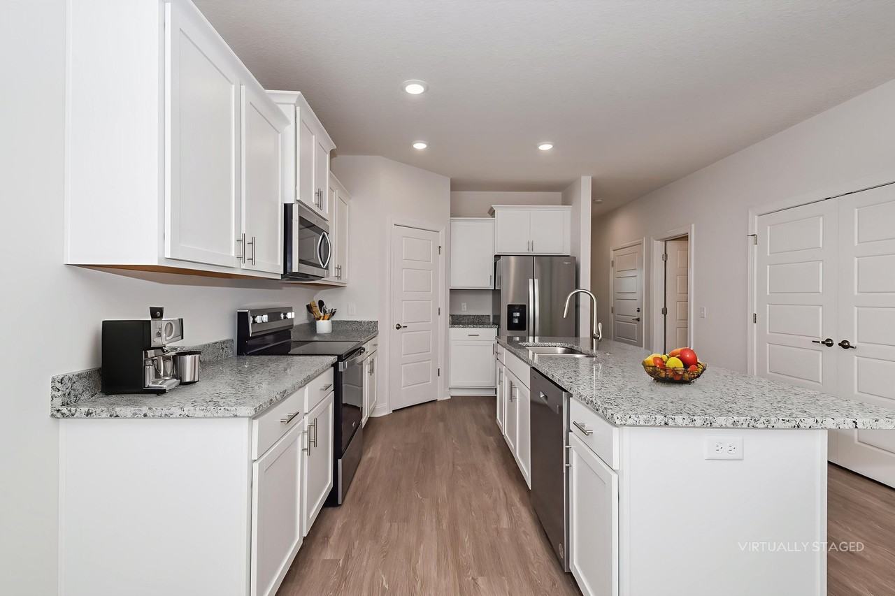 1040 1040 Walker Point Way - Photo 3 of 25