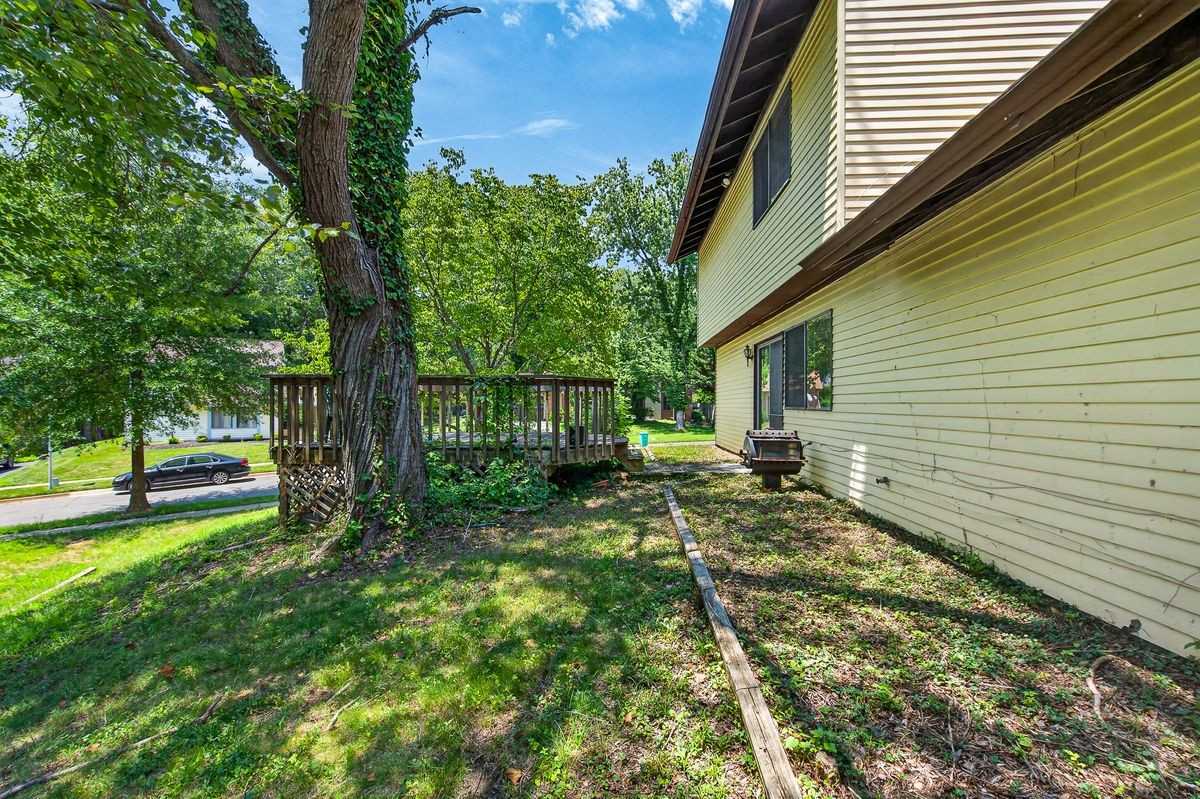 8801 Monmouth Dr - Photo 5 of 38