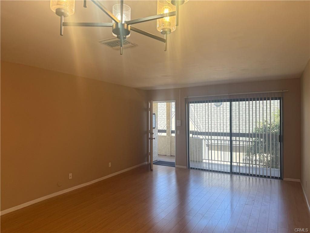 1022 Irving Ave ##3 - Photo 4 of 17
