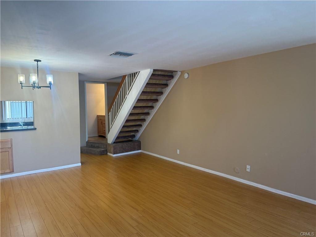1022 Irving Ave ##3 - Photo 5 of 17