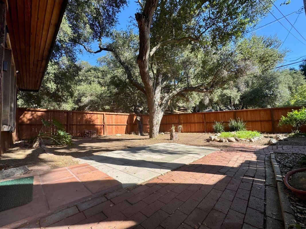 1619 Oak Dr - Photo 3 of 21