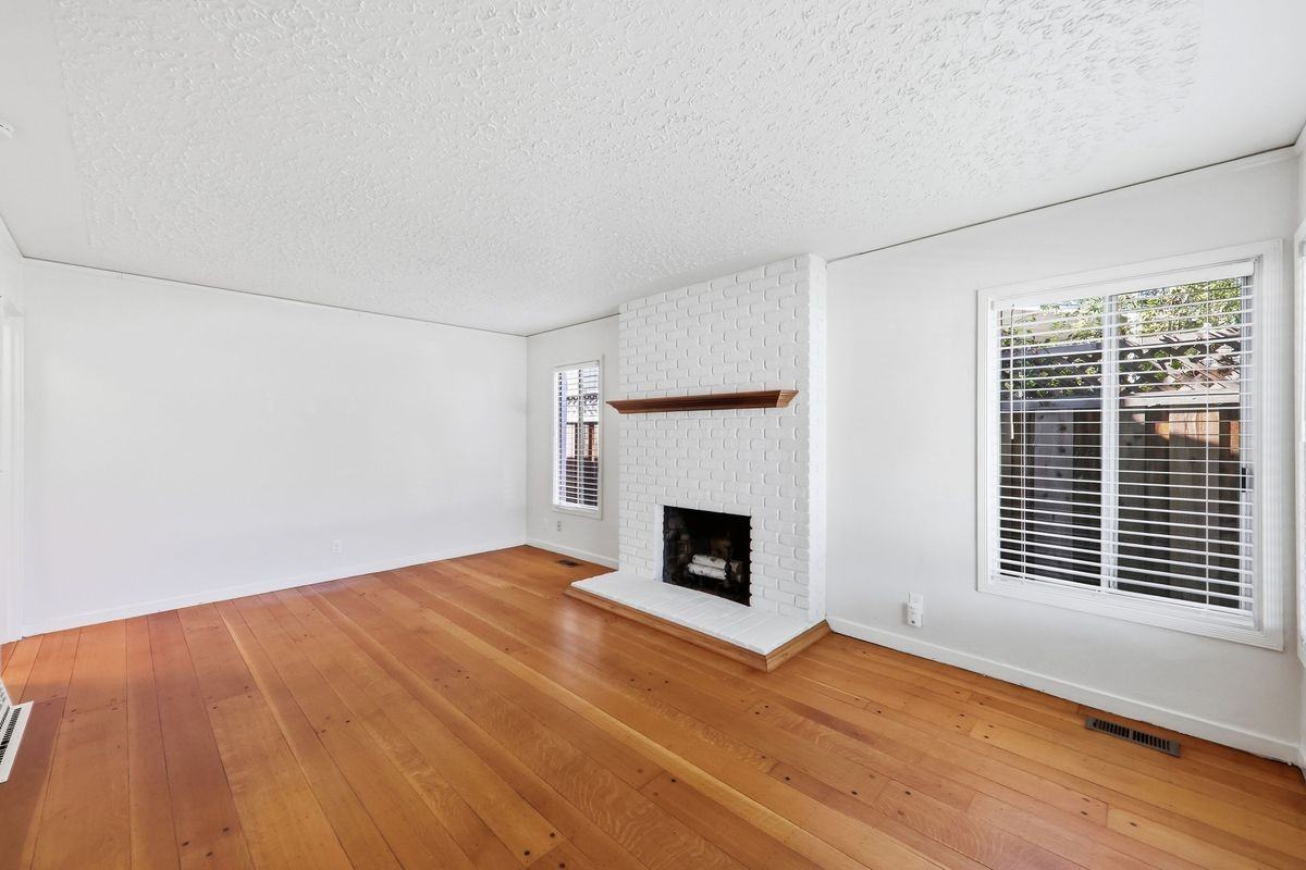 1955 Brittan Ave - Photo 4 of 14