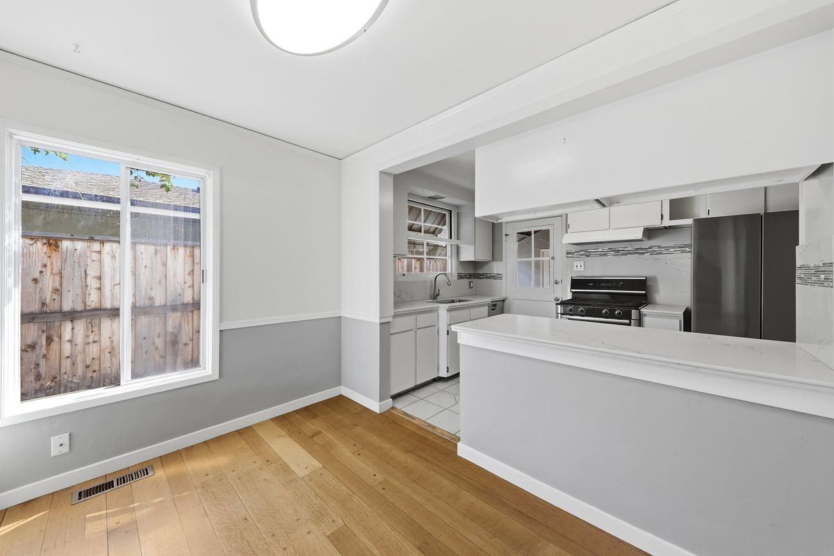 1955 Brittan Ave - Photo 5 of 14