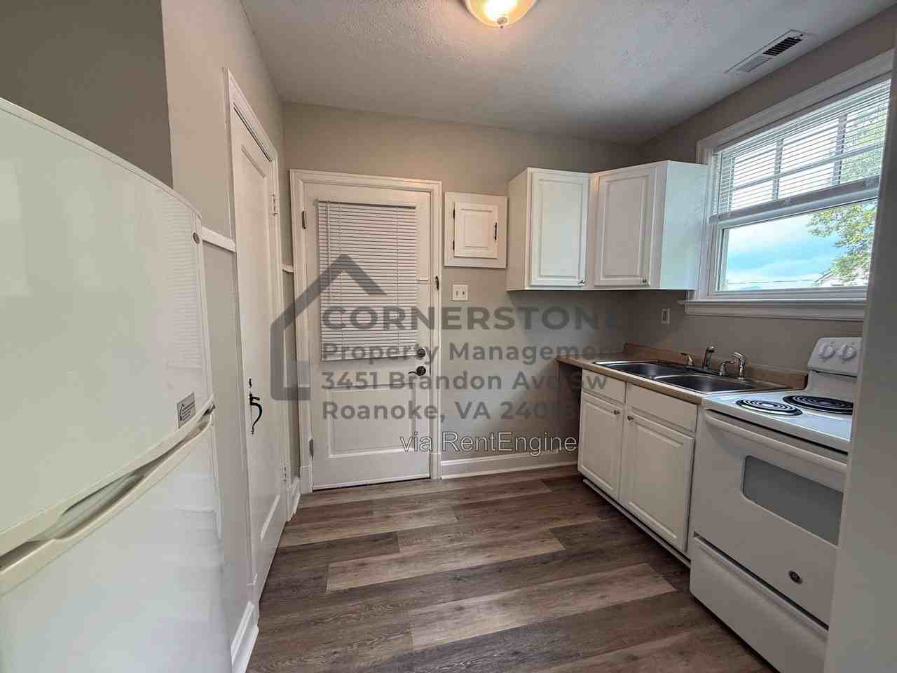 353 Highland Ave Sw #3 - Photo 4 of 15