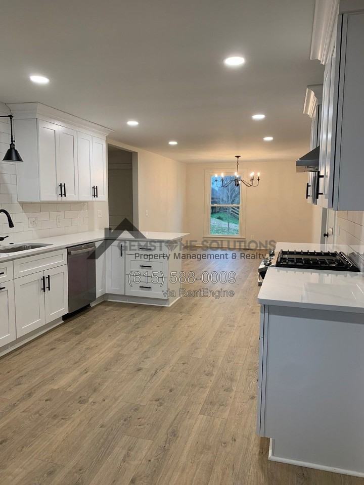217 Oxford Dr - Photo 4 of 18
