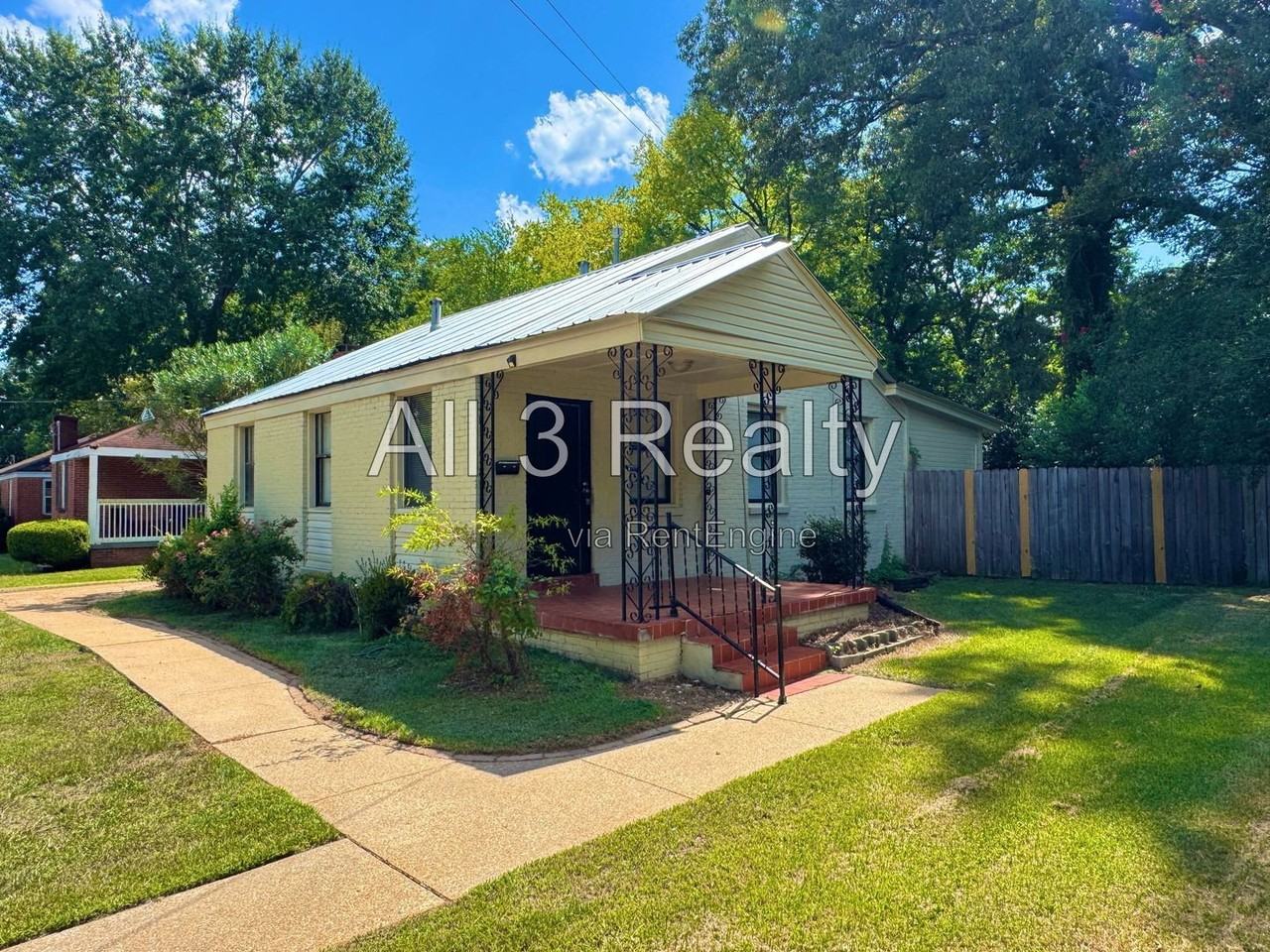 208 Bradley Dr - Photo 3 of 31