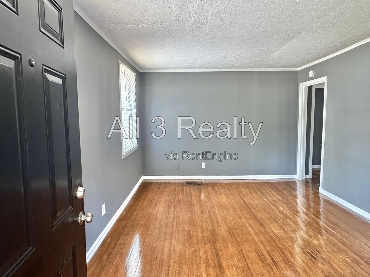 208 Bradley Dr - Photo 5 of 31