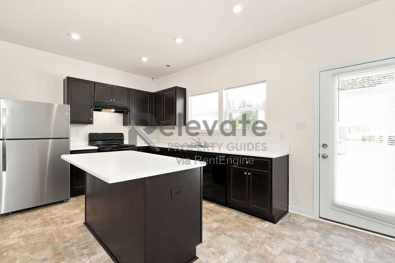 250 Greenpark Rd - Photo 2 of 22