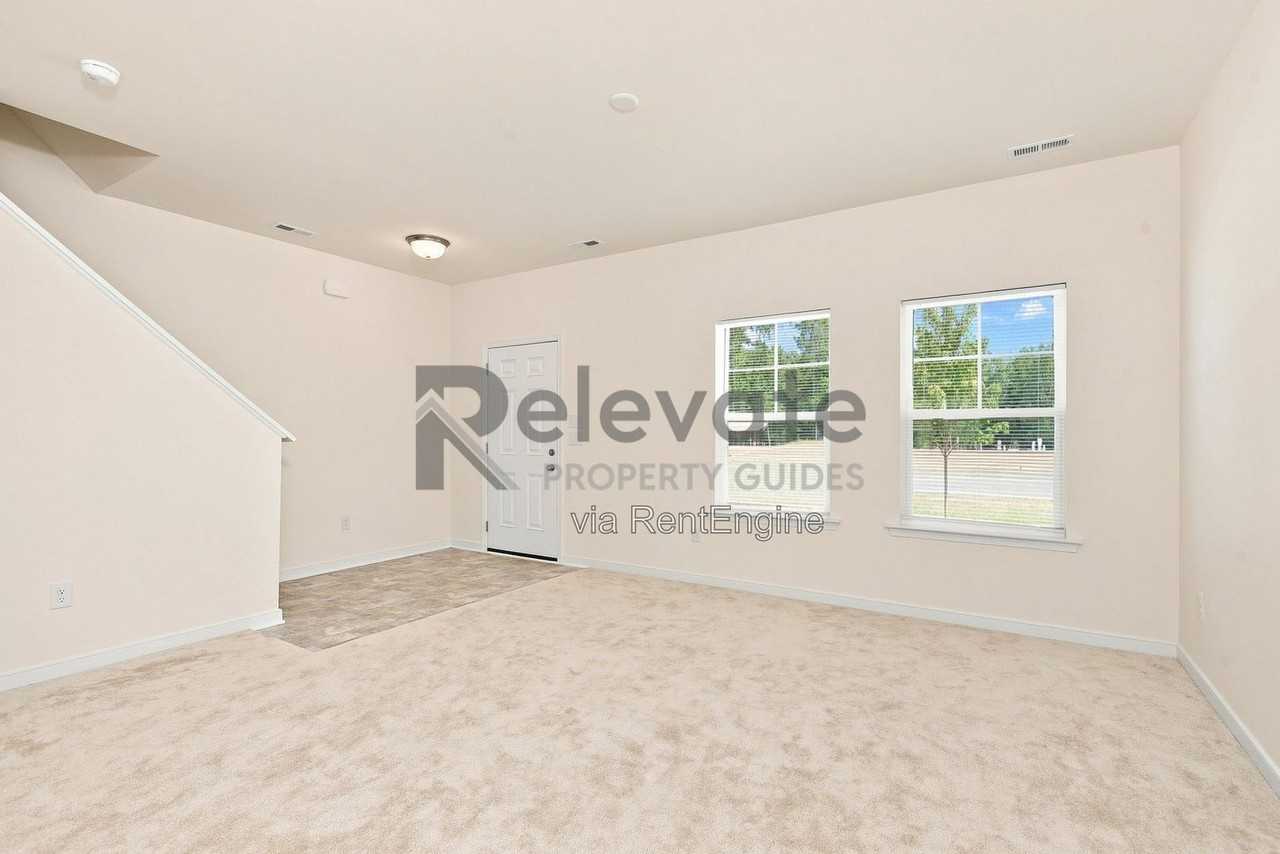250 Greenpark Rd - Photo 3 of 22