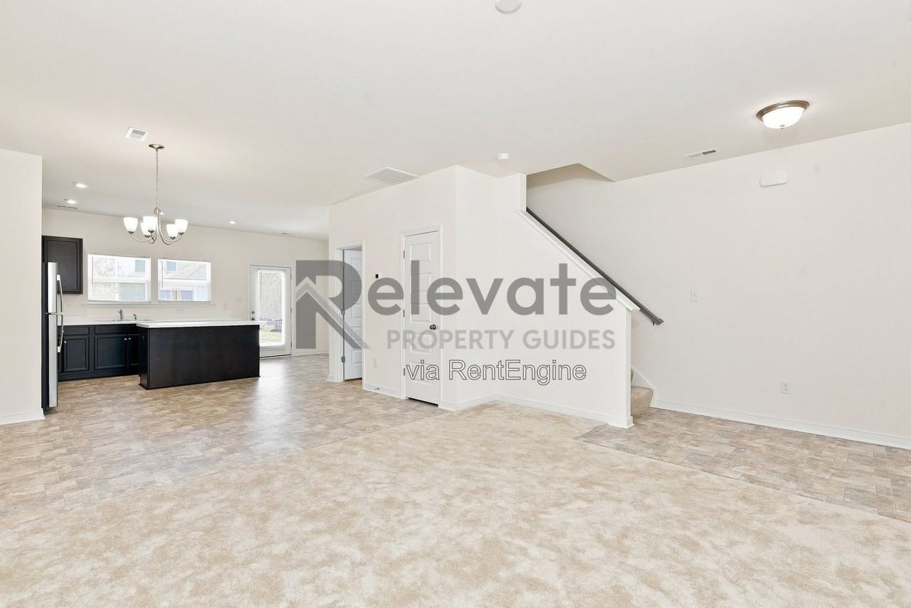 250 Greenpark Rd - Photo 5 of 22