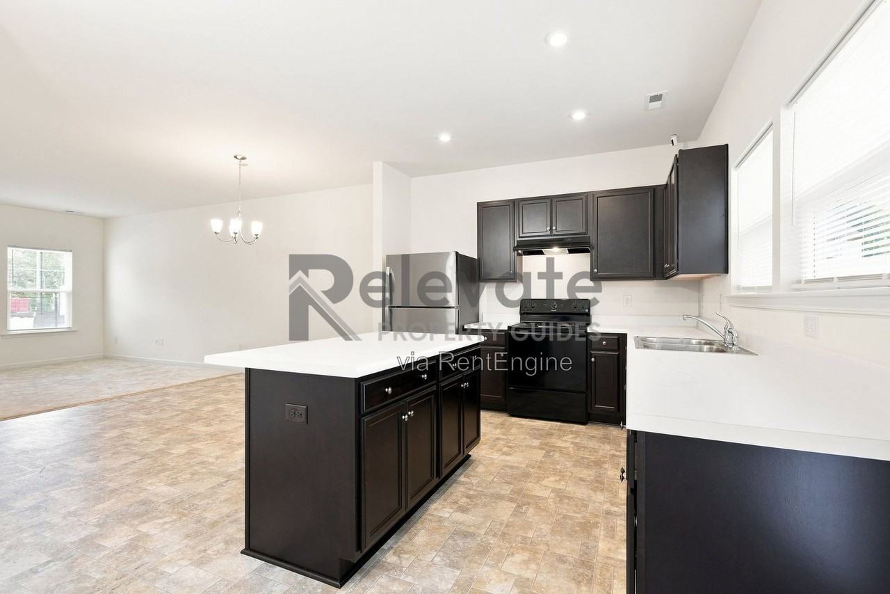 250 Greenpark Rd - Photo 6 of 22