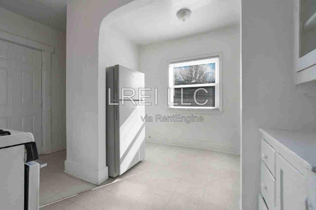 615 S 38th St #2 - Photo 4 of 12