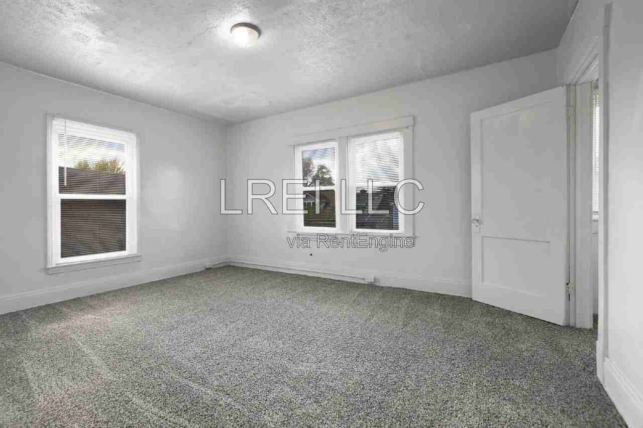 615 S 38th St #2 - Photo 6 of 12