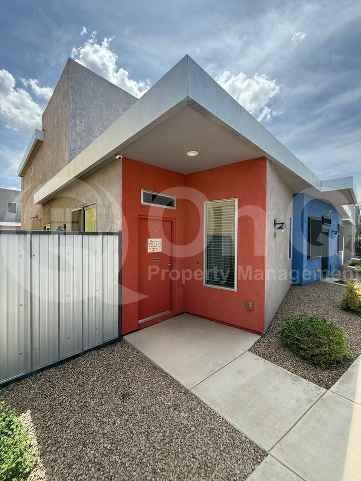 833 E Park Modern Dr - Photo 3 of 50