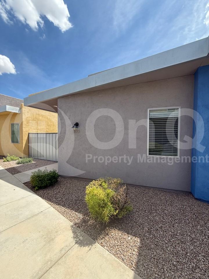 833 E Park Modern Dr - Photo 4 of 50