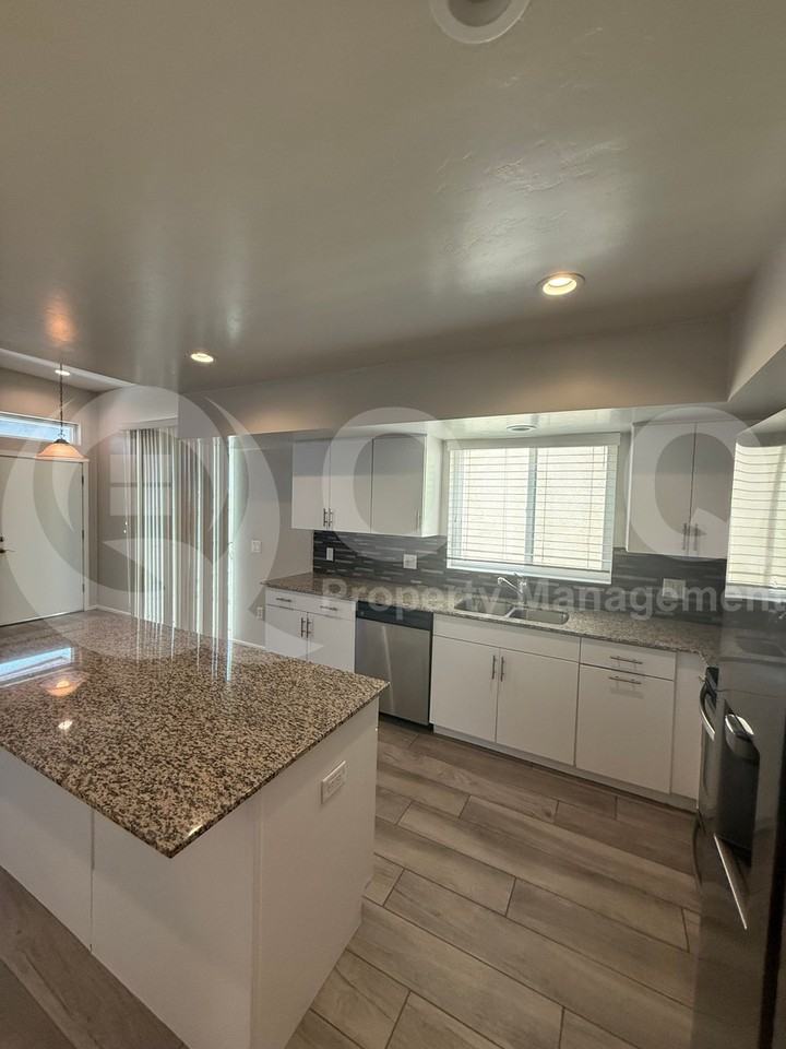 833 E Park Modern Dr - Photo 7 of 50